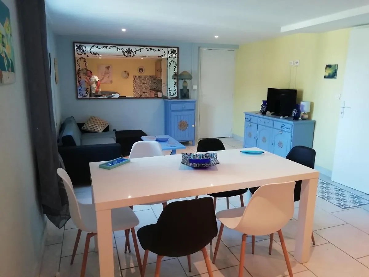 Apartment Gite Le Pastel Puechoursi France